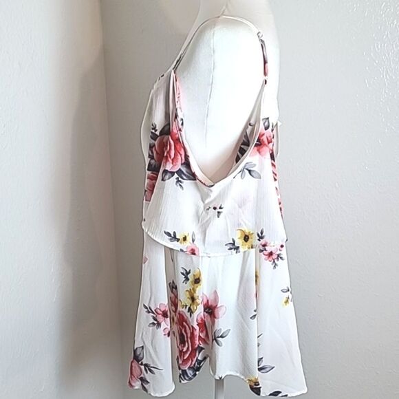 Rosegal Cold-Shoulder Top, White with Red & Yellow Flowers, Size 3X or 20, NWT - Picture 6 of 11